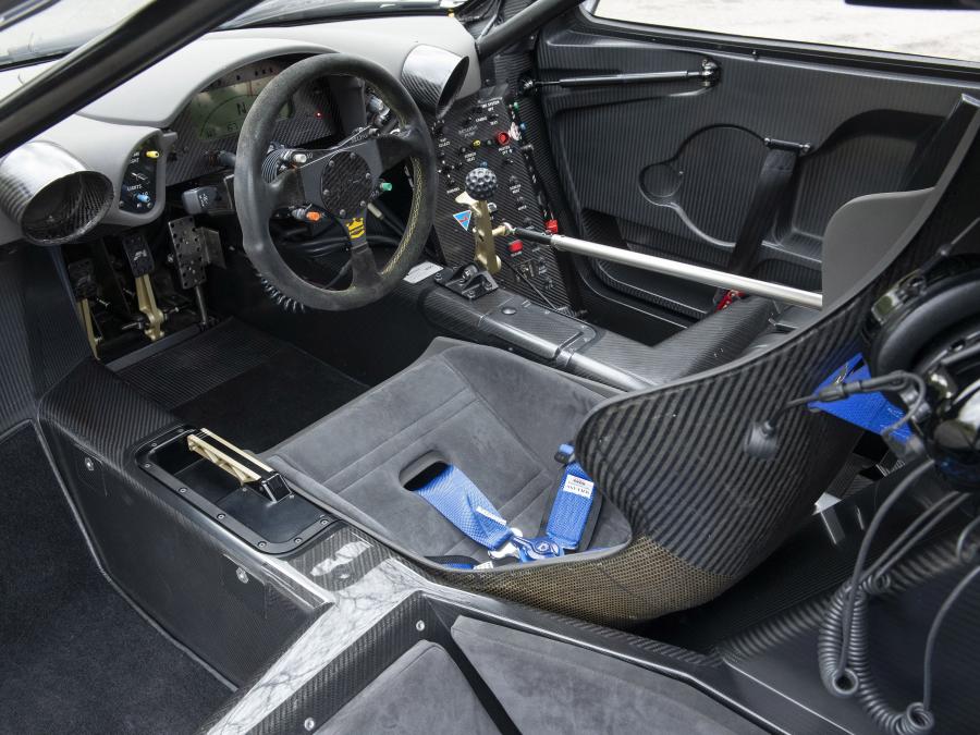 Интерьер McLaren F1 GTR Longtail (19R) 1996 года  (фото 42 из 42)